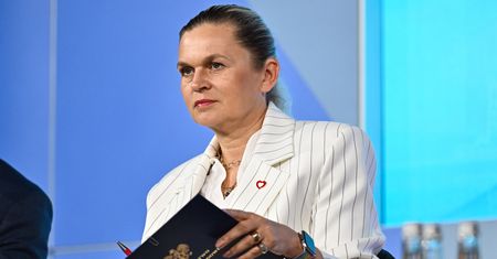 Jasny sygnał dla Nowackiej. Polacy zapytani o szkoły