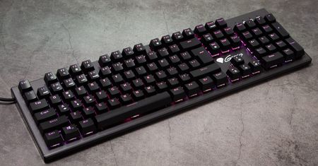 Mechanik kontra łowca - bojowy test Genesis Thor 300 RGB w morderczej dżungli Predator Hunting Grounds