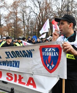 Protest mundurowych. "Rząd oszalał"