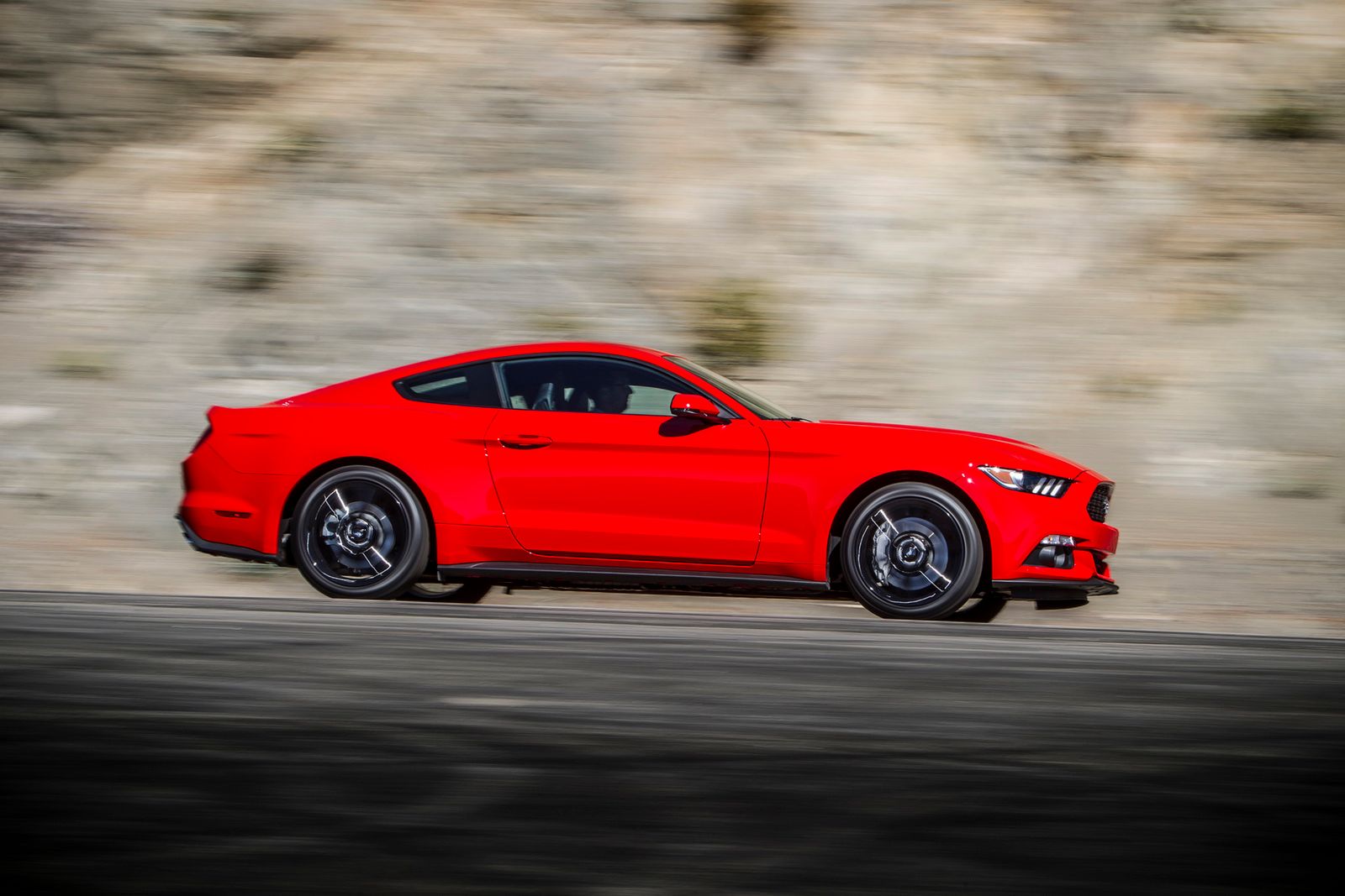 Zobacz Forda Mustanga 2015 na 100 nowych zdjęciach! 38