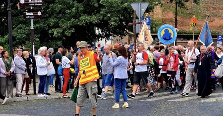 Piesza pielgrzymka z Płocka do Częstochowy wyruszy 6 sierpnia. Kierowcy muszą liczyć się z utrudnieniami!