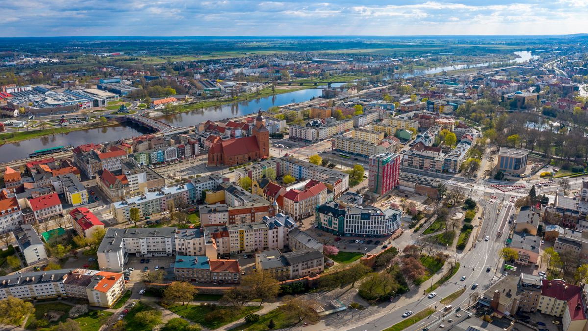 gorzów, gorzow, wielkopolski, centrum, katedra, most staromiejski, panoramiczny, panorama, z lotu, warta, miasto, krajobraz miasta, rzeka, lubuskie