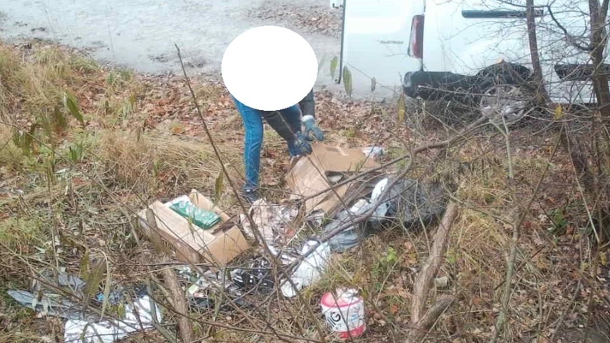 Fotopułapka nagrała sprawcę zaśmiecania.