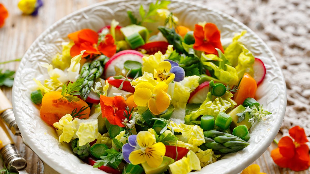 Sałatka z kwiatami  -  Pyszności