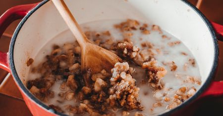 Ten domowy smalec nie podnosi cholesterolu i nie tuczy. Jem do woli, a waga ani drgnie