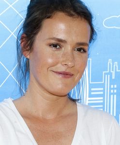 Już tak nie wygląda, oj nie. Frycz przeszła metamorfozę