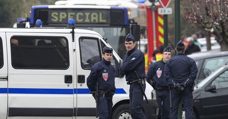 Francuski zamachowiec powinien być śledzony