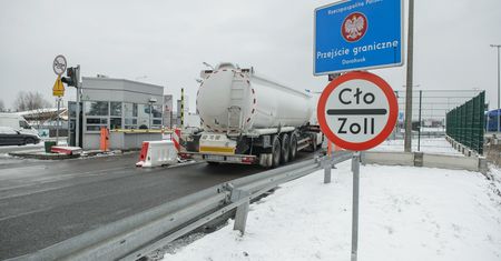 Polski handel zagraniczny na głębokim minusie w grudniu, ale w całym 2017 roku mieliśmy solidną nadwyżkę