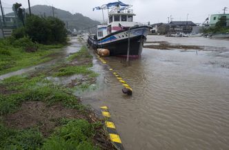 Tajfun w Japonii wywołał chaos komunikacyjny