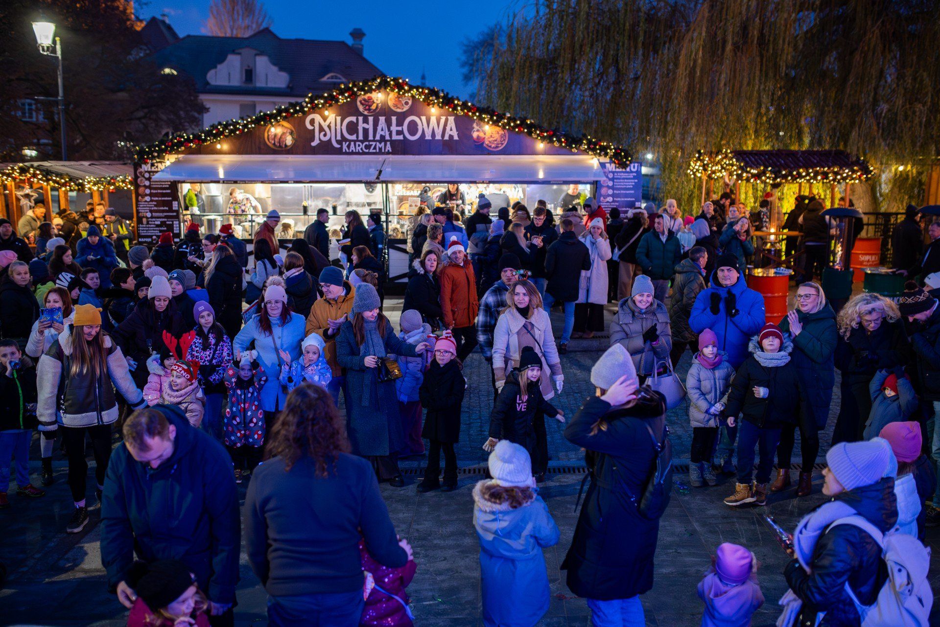 Spotkanie ze świętym Mikołajem i reniferem Rudolfem, animacje dla najmłodszych i wiele innych atrakcji - w sobotę (6 grudnia) na Bydgoskim Jarmarku Świątecznym odbyły się mikołajki. Było gwarno i radośnie.