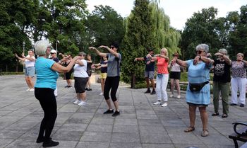 Kuślin: Gimnastyka dla seniorów. Bezpłatne zajęcia odbywają się w każdą środę