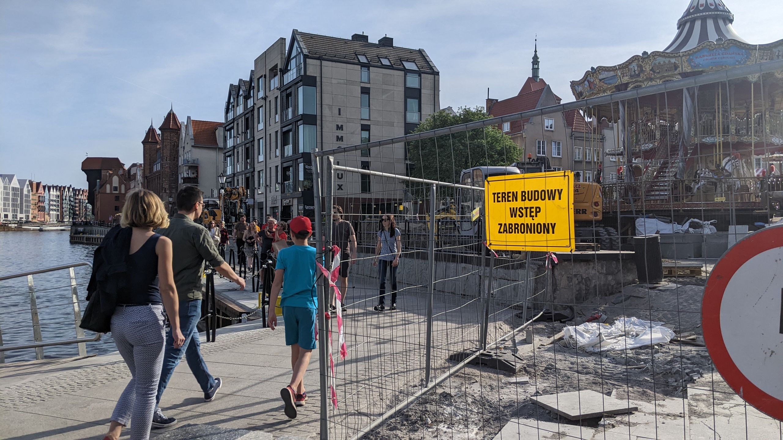 Turystów nad Motławą nie brakuje nawet przed sezonem 