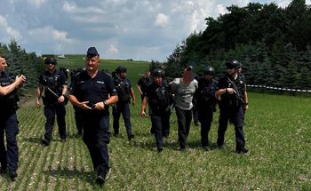 Koniec obławy na nożownika z Mierzawy. Policja zatrzymała 49-latka