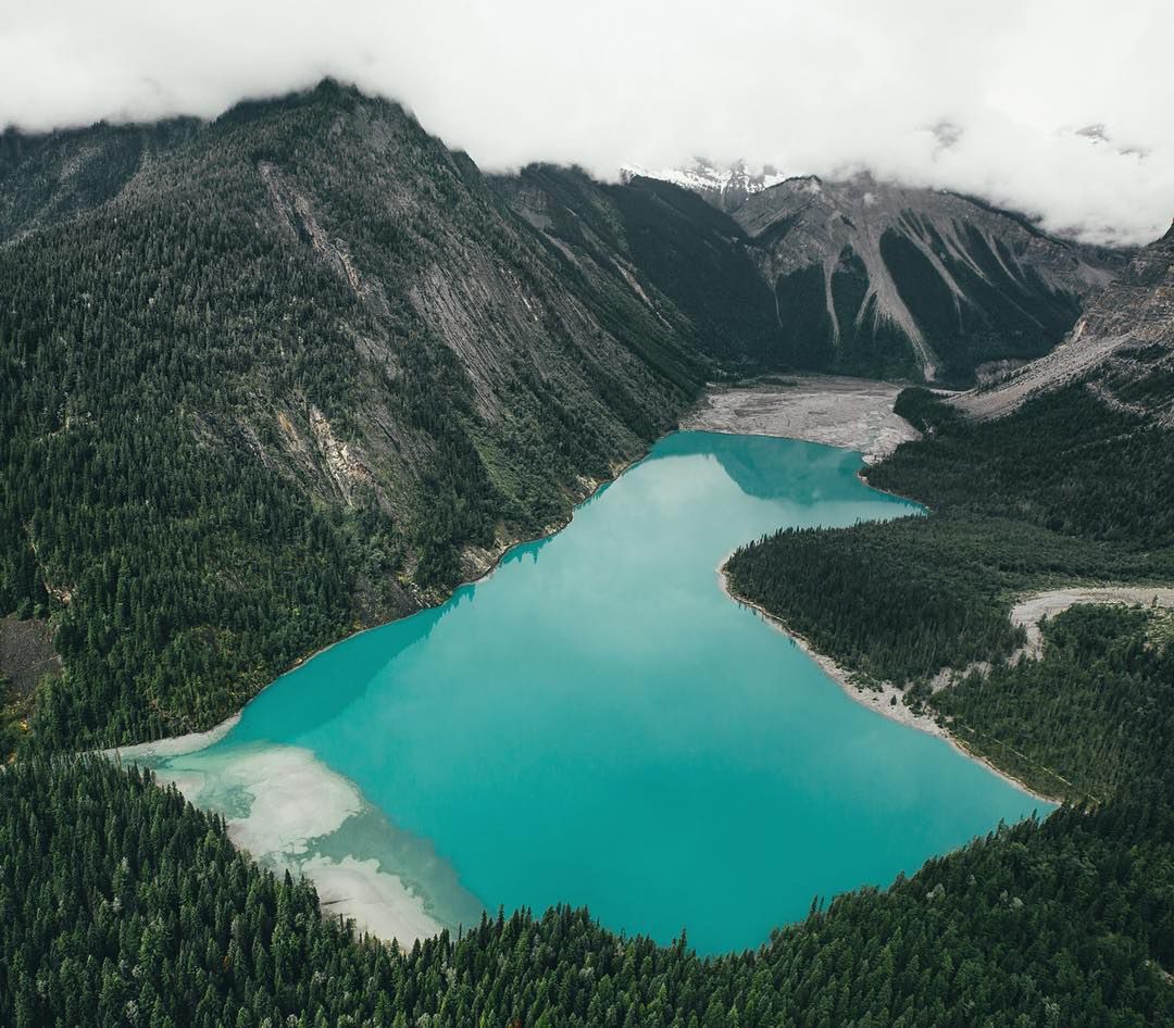 Lasy, góry i jeziora w fotografii podróżniczej Dylana Fursta