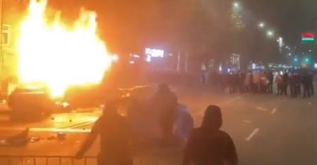 Skandal przed meczem eliminacji Euro 2024. 33 policjantów rannych