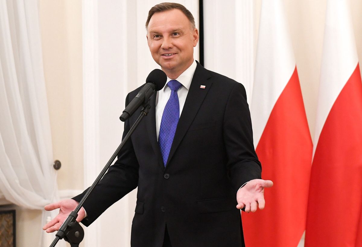 Andrzej Duda wkręcony. Burza wokół nagrania. Jacek Czaputowicz odpowiada. "Wina pracownika"