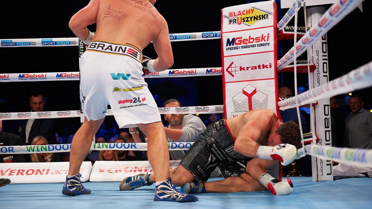 Materiały prasowe / Łukasz Różański nokautuje Alberta Sosnowskiego