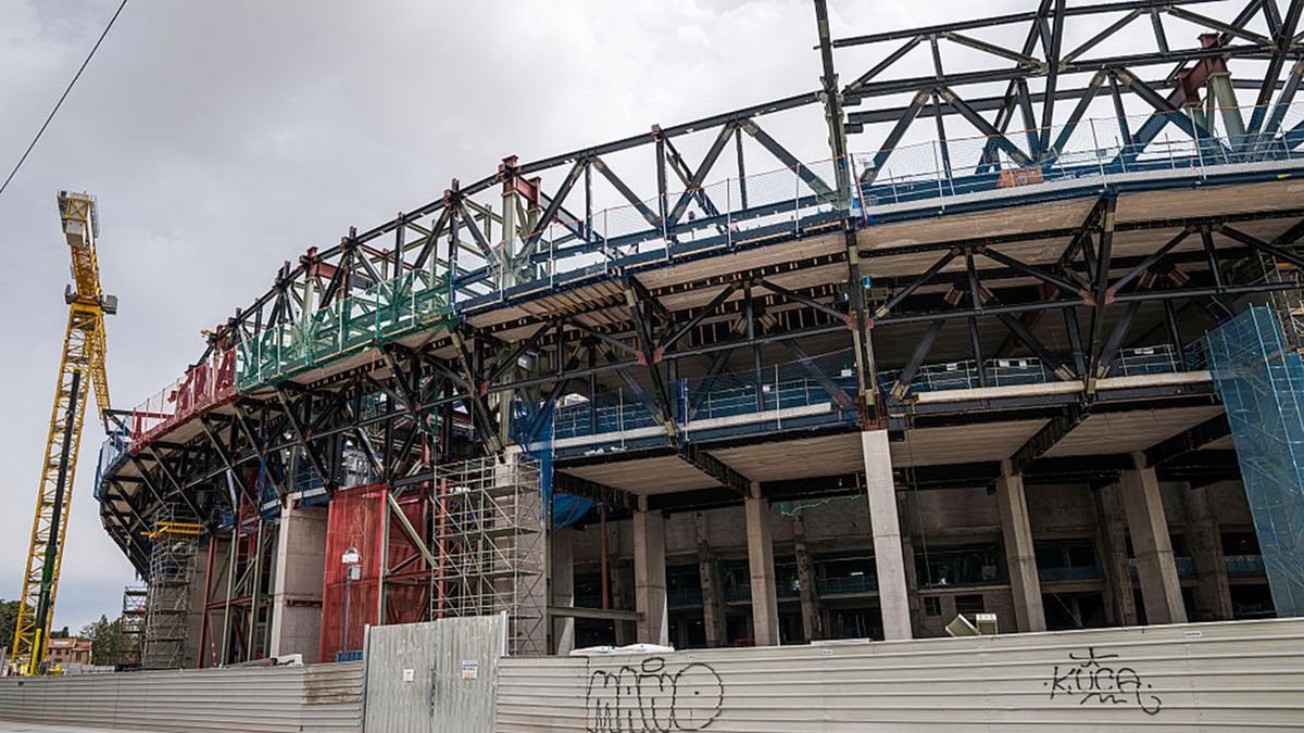 Getty Images / Nicolò Campo/LightRocket / Na zdjęciu: Camp Nou w Barcelonie przechodzi modernizację