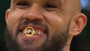 Stracił zęba. Ale jest mistrzem NBA. "Oddałbym wszystkie"