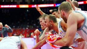 MŚ w koszykówce. Polska - Rosja. Wielka klasa Łukasza Koszarka. Znów walnął "tróję"!