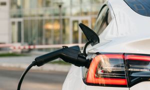 Ruszyli po używane elektryki. W tle kryzys z cenami paliw