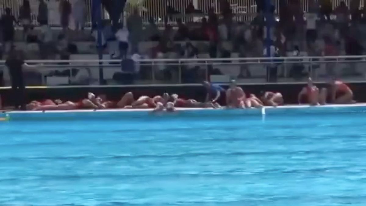 Twitter / Mundo en Conflicto / Panika podczas MŚ U-20 w piłce wodnej