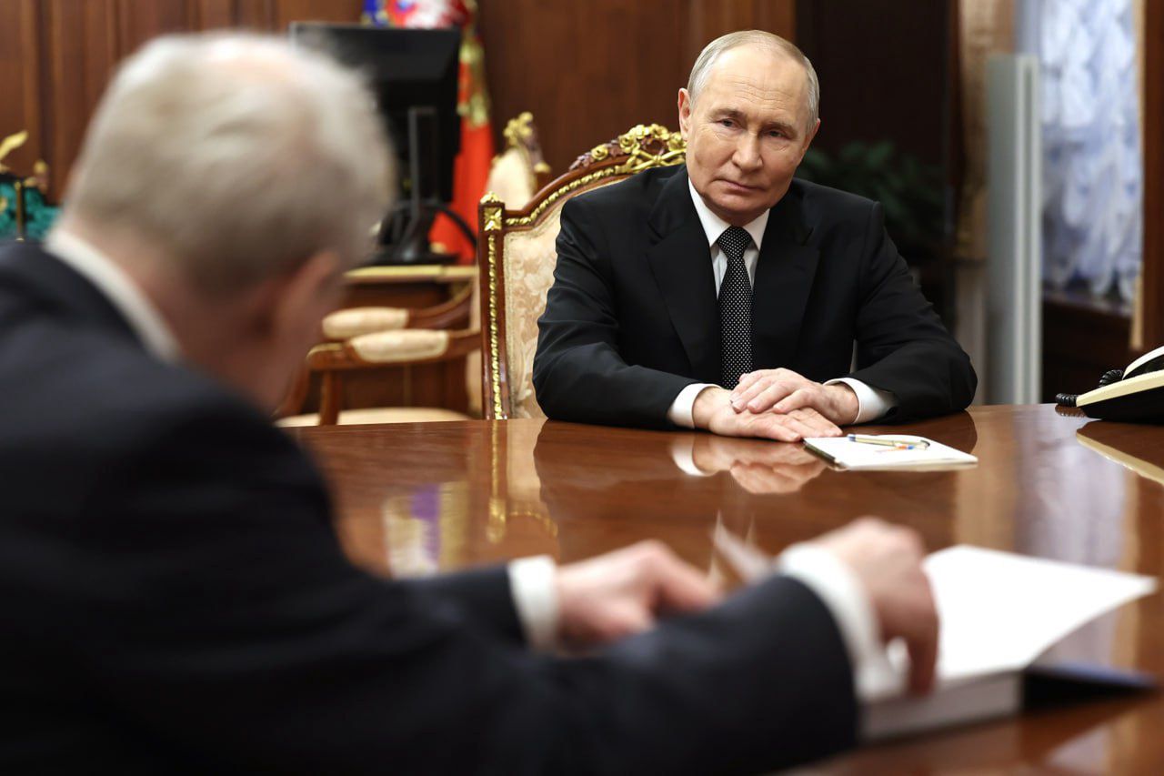 Trump team plots dual sanctions approach on Russia and oil