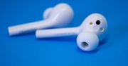 Apple stawia na nietypowy pomysł. AirPods przejdą rewolucję?