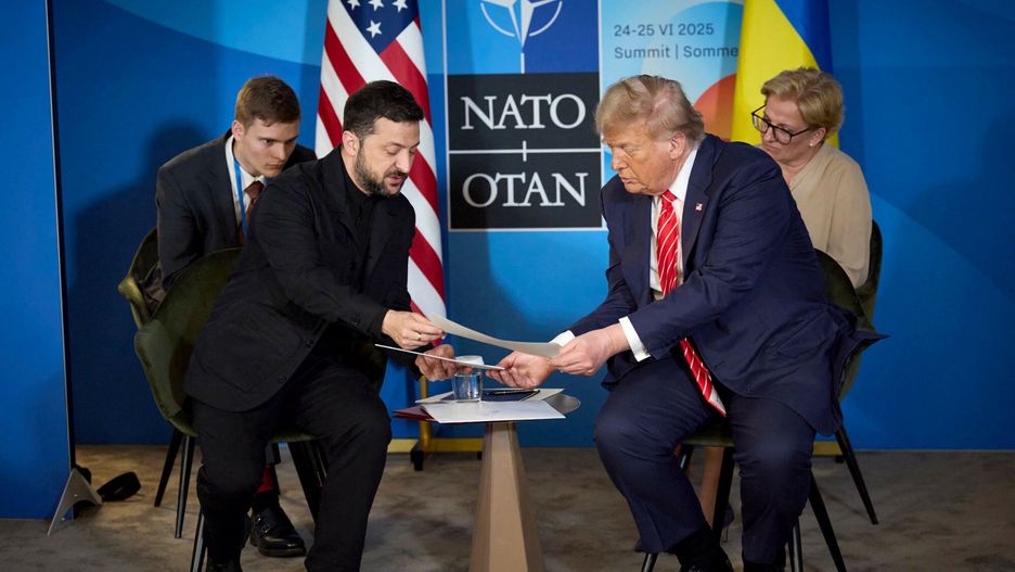Szczyt NATO w Hadze
In this handout photograph taken and released by the Ukrainian Presidential Press Service on June 25, 2025, Ukraine's President Volodymyr Zelensky (L) meets with US President Donald Trump on the sideline of the North Atlantic Treaty Organization (NATO) summit in The Hague. (Photo by Handout / UKRAINIAN PRESIDENTIAL PRESS SERVICE / AFP) / RESTRICTED TO EDITORIAL USE - MANDATORY CREDIT "AFP PHOTO / Ukrainian Presidential Press Service" - NO MARKETING NO ADVERTISING CAMPAIGNS - DISTRIBUTED AS A SERVICE TO CLIENTS
HANDOUT