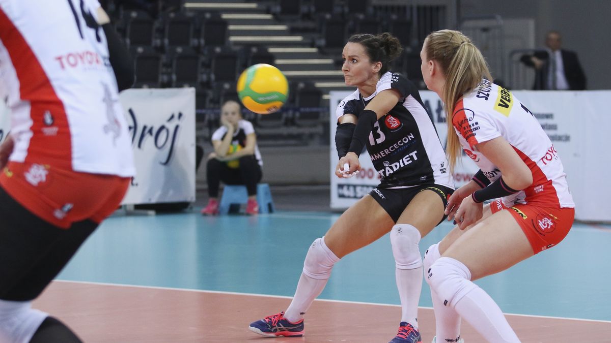 WP SportoweFakty / Justyna Serafin / Na zdjęciu: Krystyna Strasz (z numerem 13)