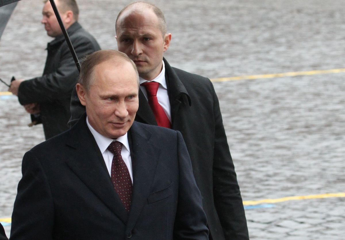 Kolejny ochroniarz Putina robi błyskotliwą karierę. Zostanie ministrem. Na zdjęciu: Putin i Aleksander Kurenkow 