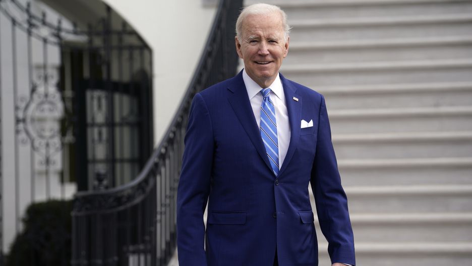 U.S. President Joe Biden walks out from the White House before his departure to Tampa, Florida, in Washington, DC, USA, 09 February 2023. EPA/YURI GRIPAS / POOL Dostawca: PAP/EPA.