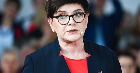 W takim stroju spotkała się z wyborcami. Ekspert dostrzegł ukryte znaczenie