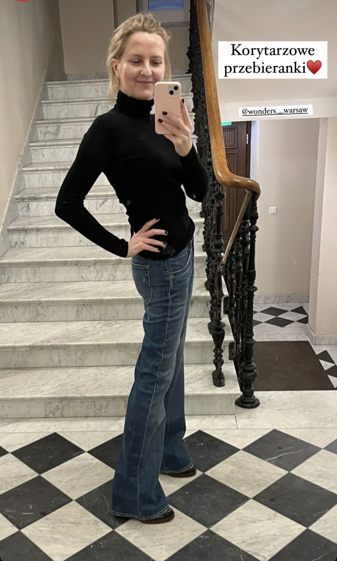 Iza Kuna w jeansowych dzwonach
Instagram/iza_kuna