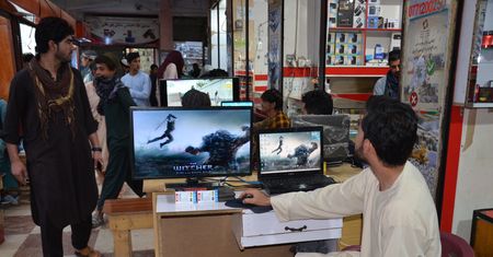 Afganistan bez internetu i telefonii. Talibowie odcinają kraj od świata