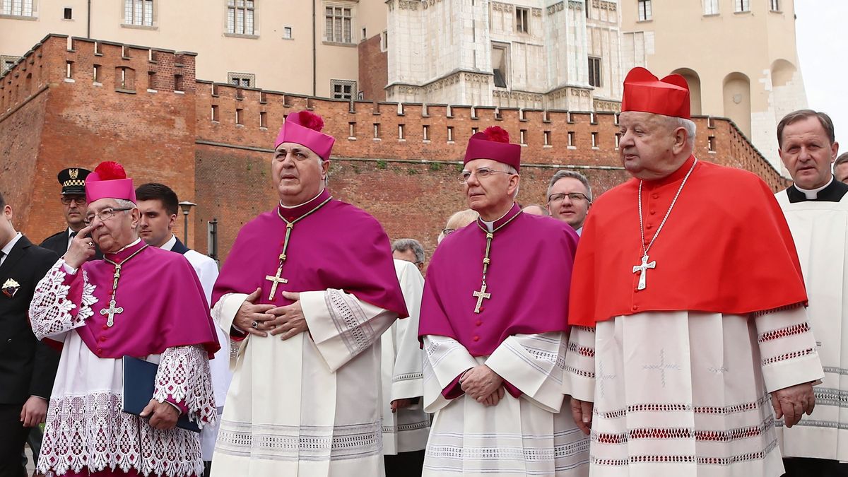 Od lewej abp Sławoj Leszek Głódź, abp Salvatore Pennacchio, abp Marek Jędraszewski i kard. Stanisław Dziwisz