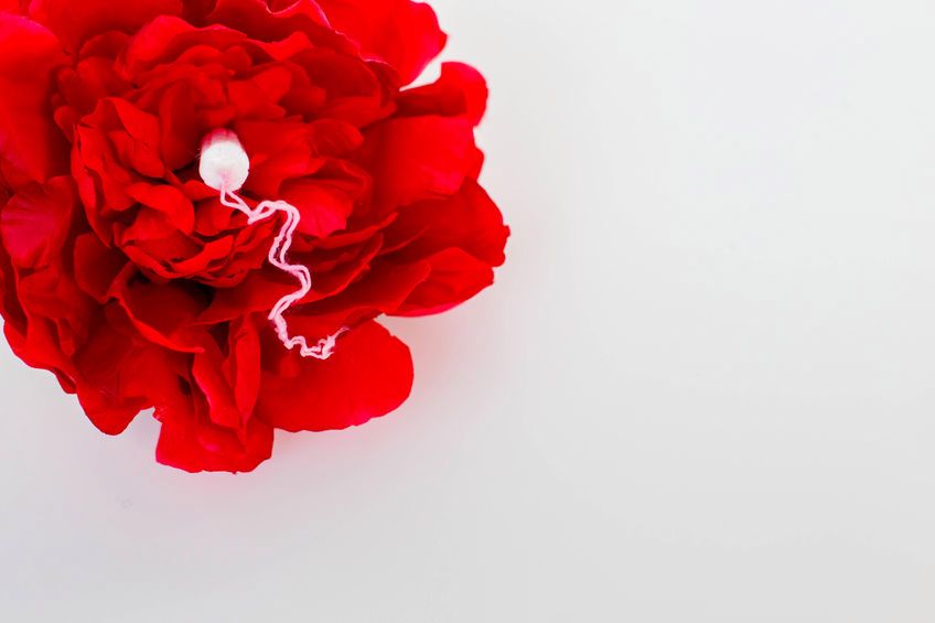 Wokół krwawienia podczas miesiączki narosło wiele stereotypów