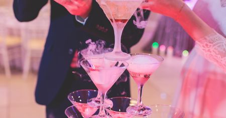 Chce pobrać od gości opłatę za alkohol na weselu. Internauci zniesmaczeni