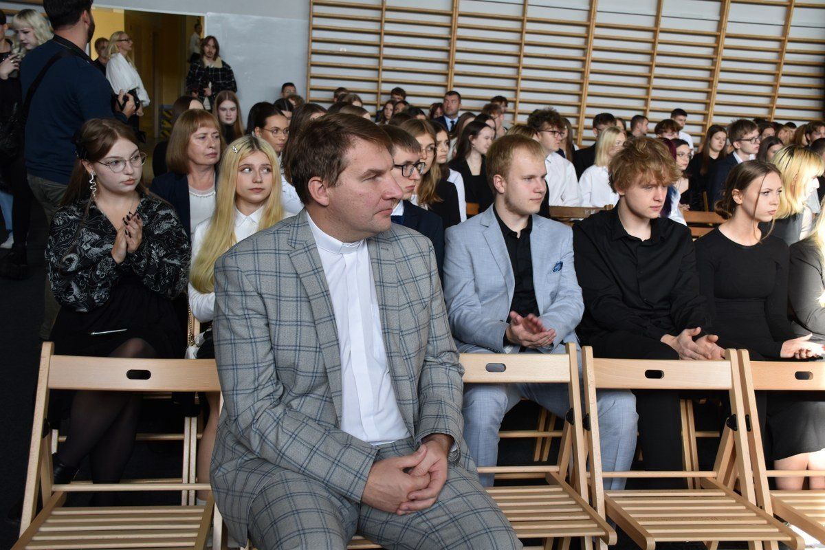 29.10.2025 r. przyznanie stypendiów Jana Pawła II dla kaliskich uczniów szkół średnich