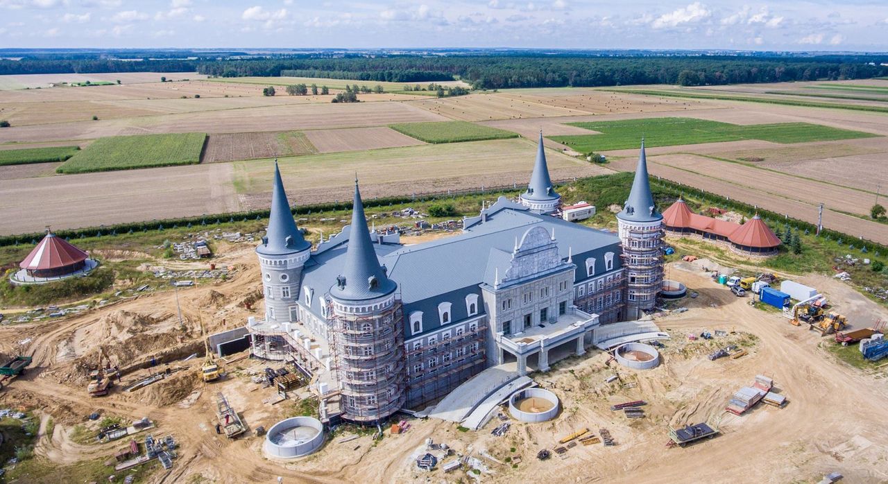 Hotel "Cztery Wieże" w trakcie budowy