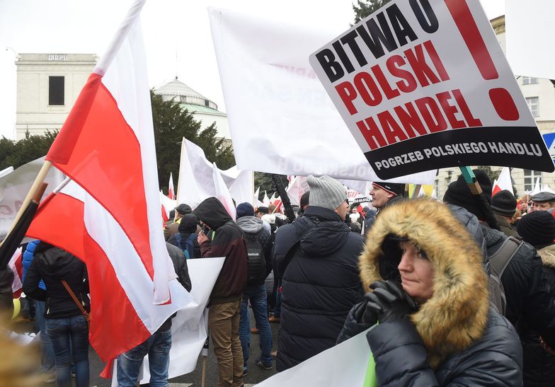Lutowe protesty branży handlowej pod Sejmem.