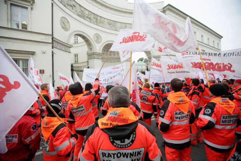 Służba zdrowia w Polsce. Związkowcy wzywają do zerwania z plagą umów śmieciowych