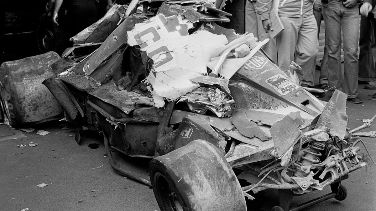 Zdjęcie okładkowe artykułu: Getty Images / Bernard Cahier / Na zdjęciu: bolid Nikiego Laudy po wypadku