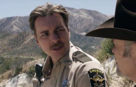 Luke Grimes jako zakładnik w wigilię w sklepie monopolowym w "El Camino Christmas"