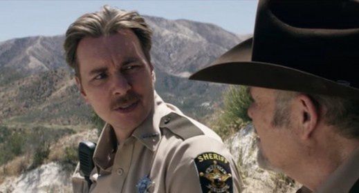 Luke Grimes jako zakładnik w wigilię w sklepie monopolowym w "El Camino Christmas"