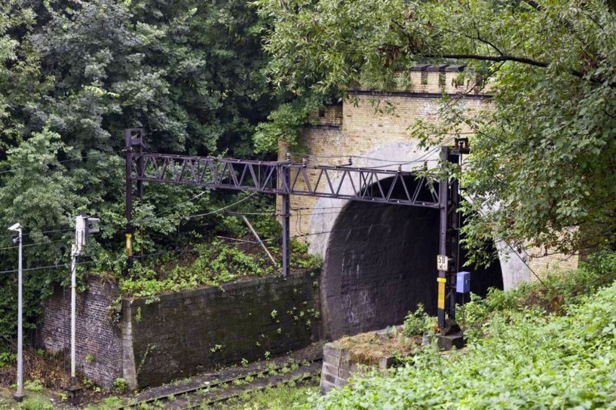 Tunel w Rydułtowach nadal czynnie funkcjonuje, a liczy 160 lat.