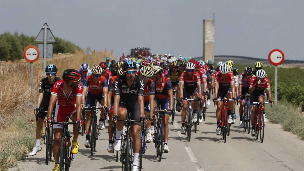 Kolarze podczas wyścigu Vuelta a Espana