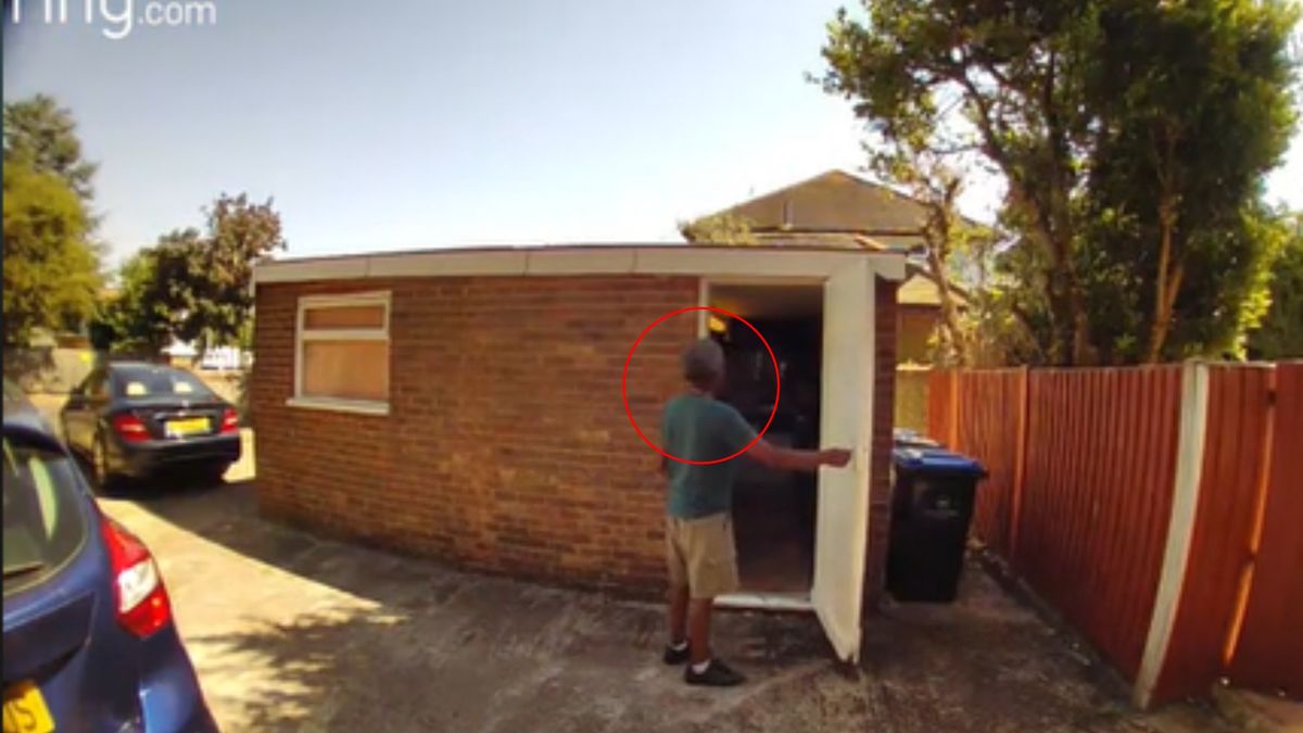 Ma sąsiada z piekła rodem. Nagrywa jego wybryki. 