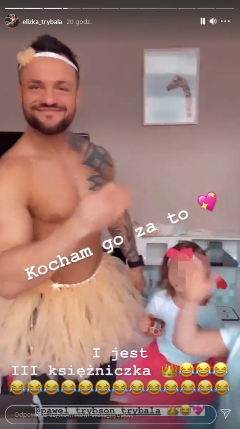 Trybson topless, w spódniczce tutu
