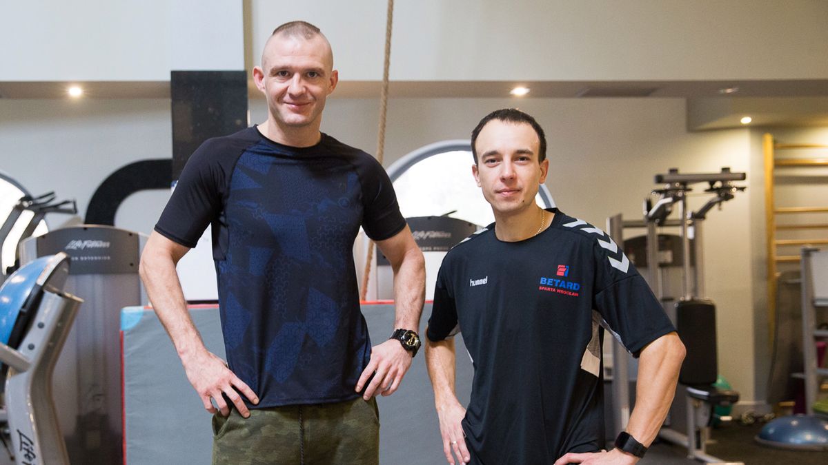 Zdjęcie okładkowe artykułu: Materiały prasowe / Na zdjęciu od lewej: Trener personalny Bartosz Mucha i Jakub Jamróg